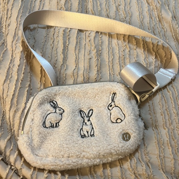Authentic Lulu Lemon  Sherpa everywhere belt bag , with bunny design . - Picture 4 of 9